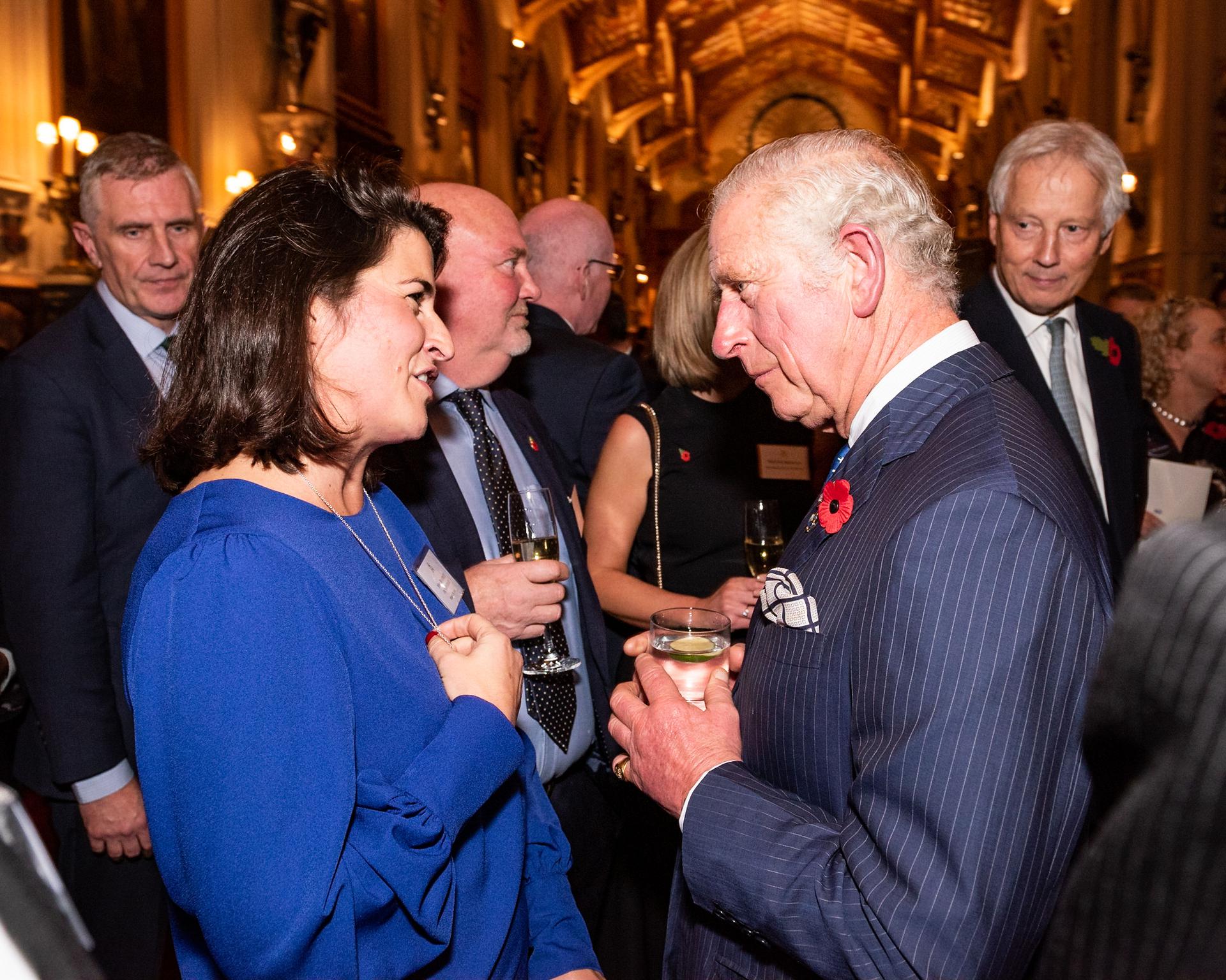 El príncipe Carlos de Inglaterra entrega el premio Queen’s Award a Merci Maman