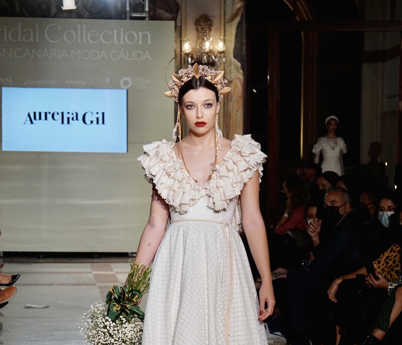 Aurelia Gil pone el broche de oro a la pasarela Bridal Collection con diseños para novias fluido y lleno de volúmenes