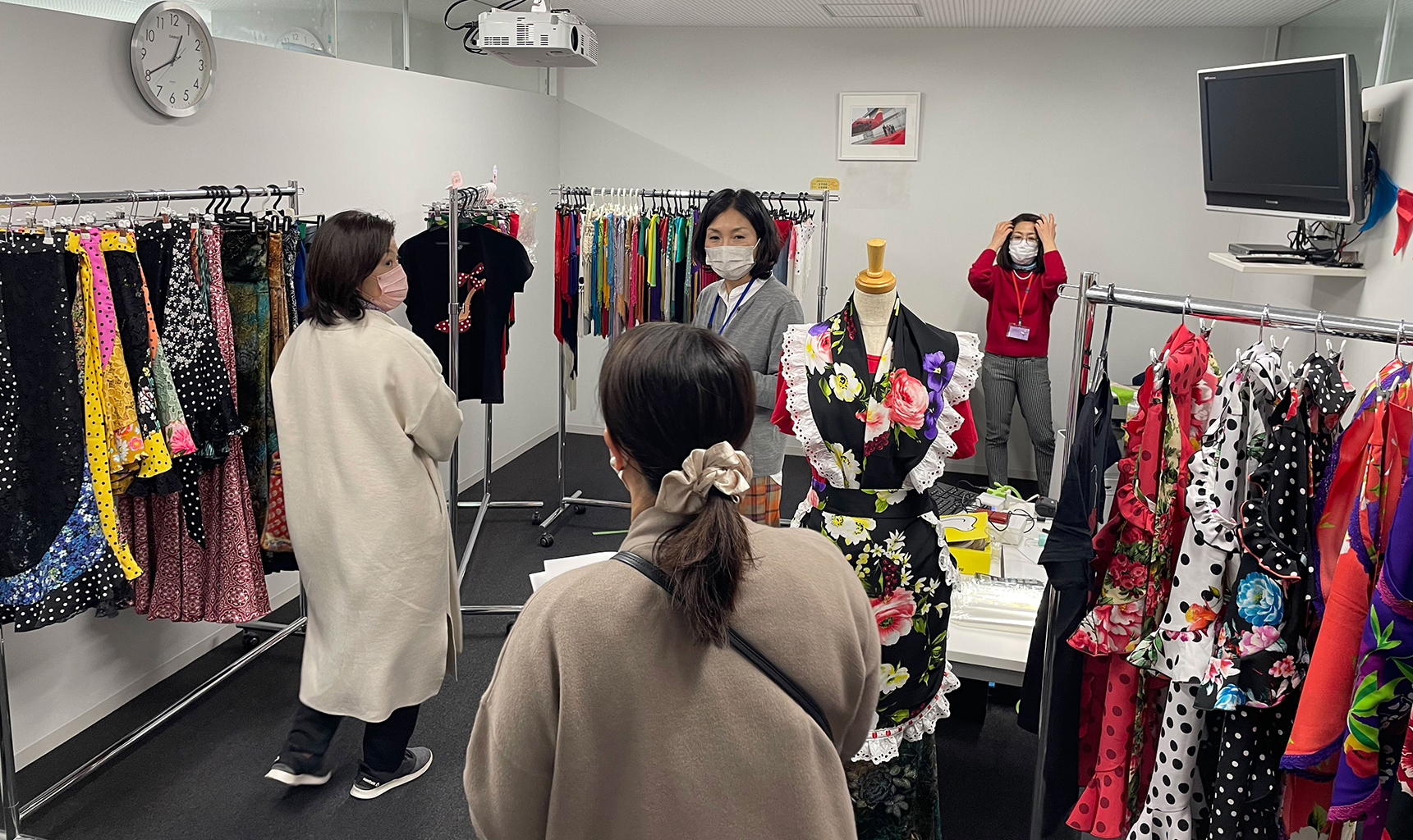 Importadores japoneses en el Showroom Moda Flamenca