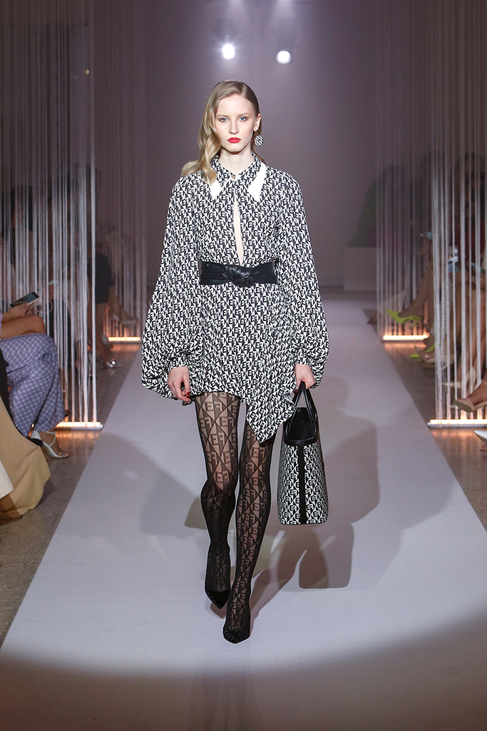 PRADA Pasarela Otoño/Invierno 2013 de ropa Mujer, Sobre Arquitectura y más