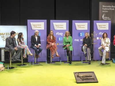 Foto de familia de izquierda a derecha: Alejandro Gómez Palomo (director creativo de Palomo Spain) María Escoté Lorenzo Caprile Raquel Sánchez Silva María Eizaguirre, Directora de Comunicación y Participación de RTVE Ana María Bordás, Directora de Entretenimiento y Divulgación de RTVE Macarena Rey, CEO de Shine Iberia