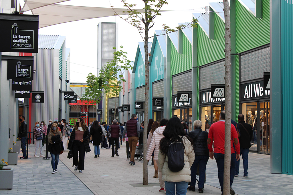 La compañía británica Clarks se suma a la amplia oferta de calzado de La Torre Outlet Zaragoza