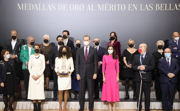 El diseñador Andres Sarda recibe a título póstumo la Medalla de Oro al Mérito de las Bellas Artes