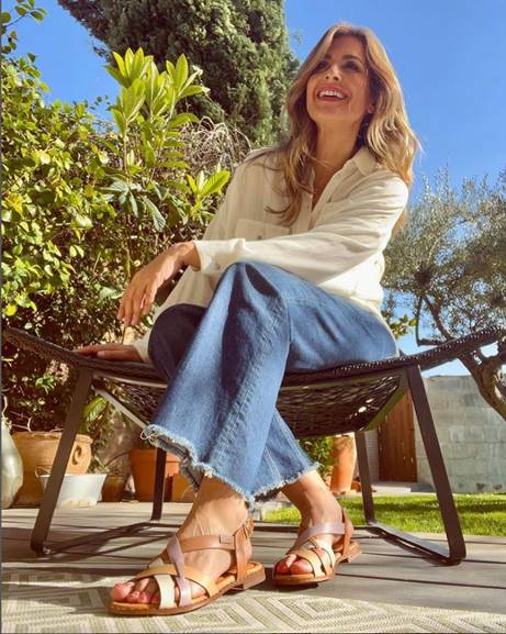 Nuria Roca tiene las sandalias (de Pikolinos) imprescindibles para lucir con todos los looks esta primavera