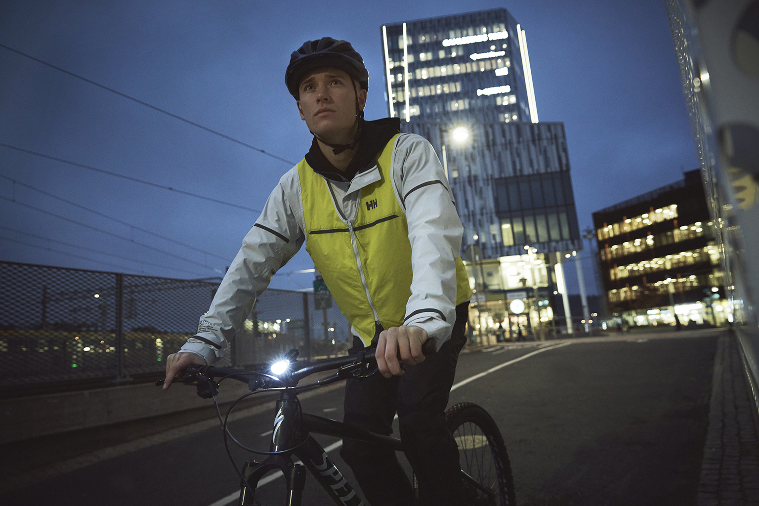 La nueva Modular Ride Infinity Jacket de Helly Hansen, perfecta para la city