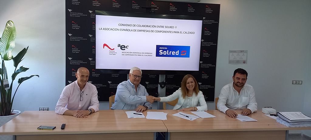 La Asociación Española de Empresas de Componentes y Maquinaria para el Calzado y la Marroquinería, AEC, firma un convenio de colaboración con Repsol