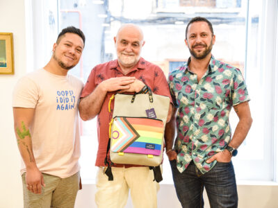 Daniel Chong lanza una mochila edición especial LGTBIQ+ en beneficio de la Fundación 26 de Diciembre