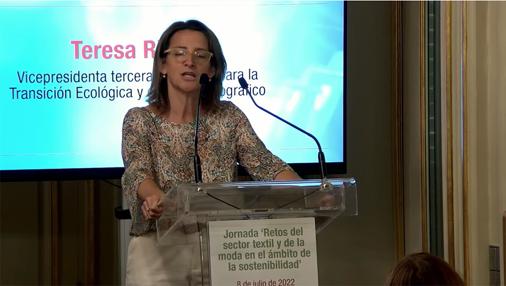 Teresa Ribera destaca que “las finanzas sostenibles tienen mucho que aportar” en el camino del sector textil y de la moda hacia la sostenibilidad