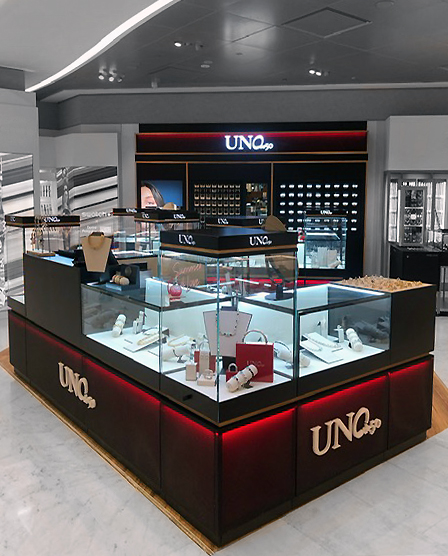 UNOde50 continúa su expansión en El Corte Inglés Marbella