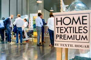 Home Textiles Premium by Textilhogar cuelga el cartel de completo