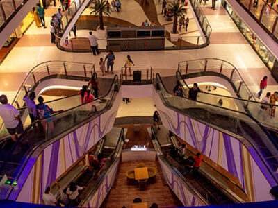 Sube la afluencia en centros comerciales un 25% con respecto a 2021, según MVGM