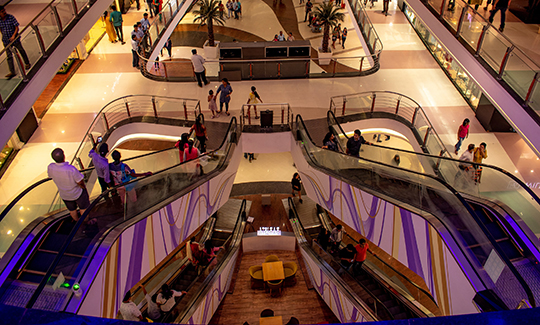 Sube la afluencia en centros comerciales un 25% con respecto a 2021, según MVGM