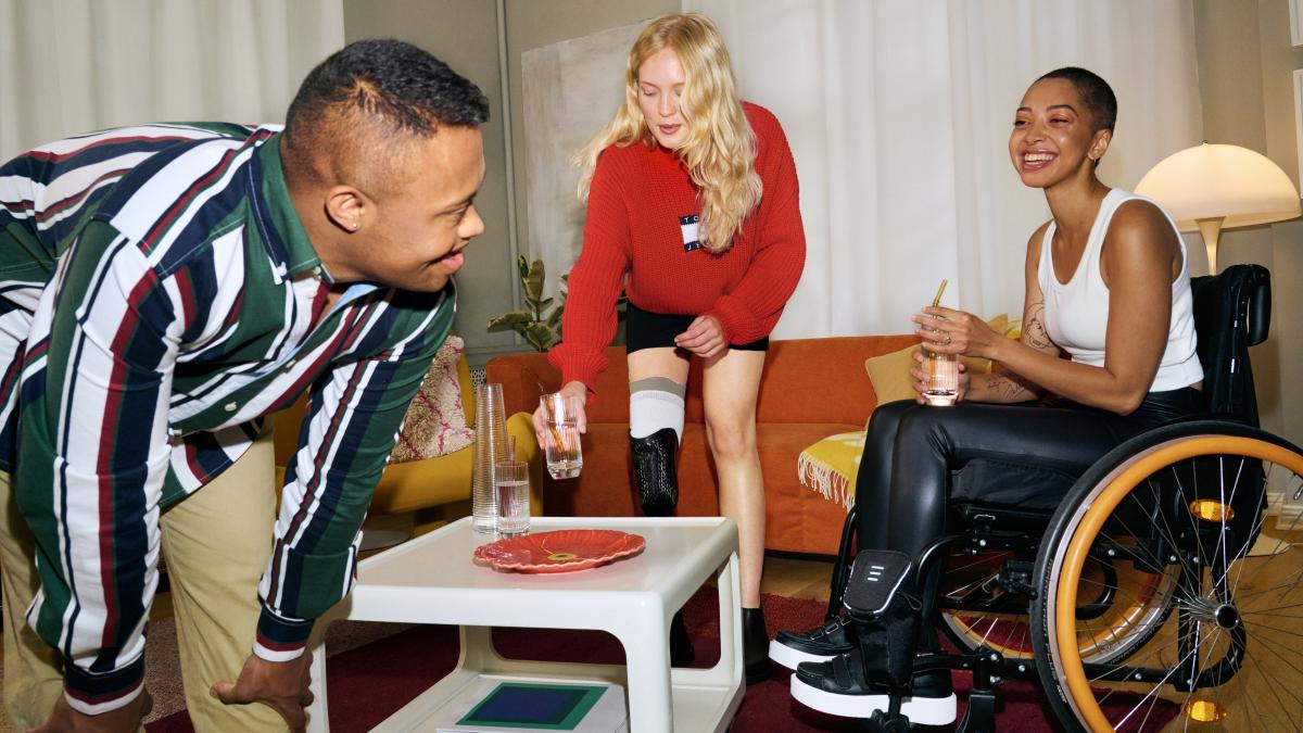 Zalando lanza las primeras colecciones de moda adaptativa dirigidas a la comunidad de discapacitados