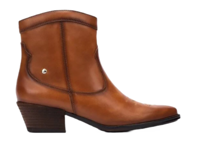 Pikolinos vuelve a marcar tendencia con su colección de botas cowboy