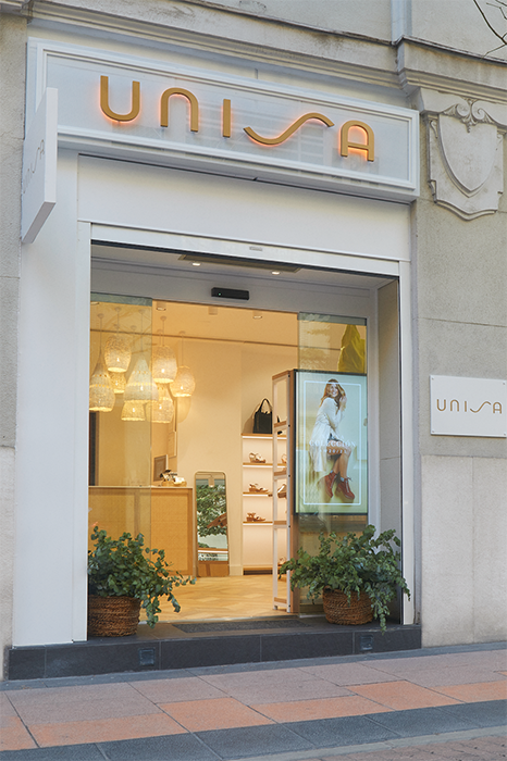 Unisa abre nueva tienda en Valencia con enfoque digital