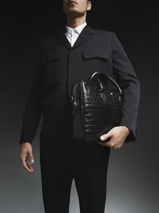 Porta-documentos Louis Vuitton Dandy en cuero monogram huella negro