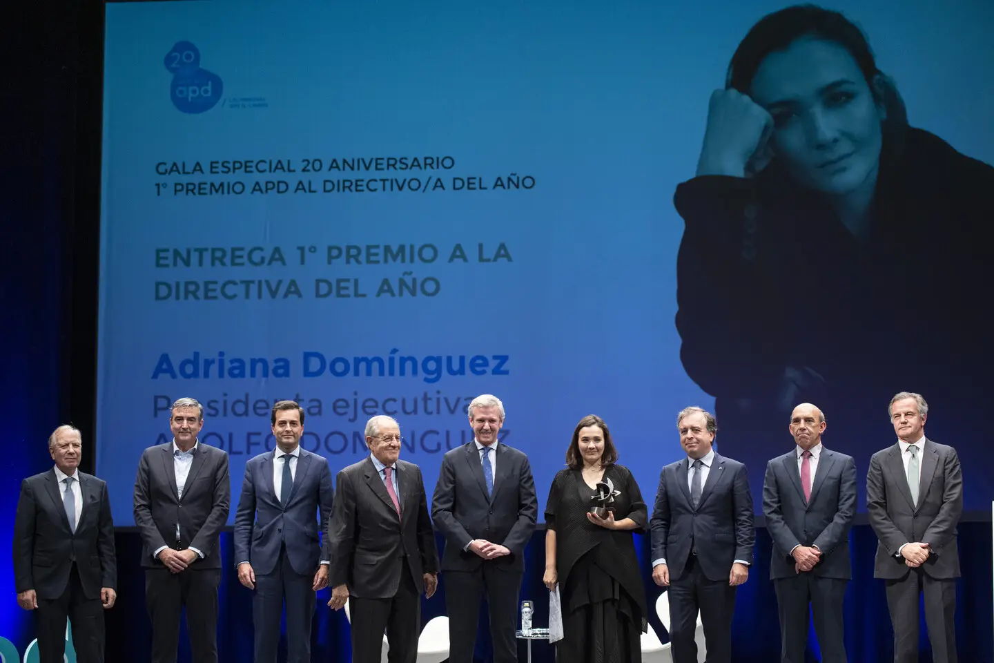 Adriana Domínguez, recibe de APD el premio a la mejor directiva del año