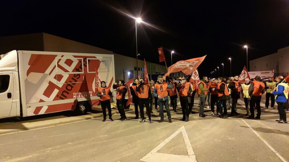 Fice y la AEC firman el convenio colectivo estatal del calzado con UGT y CCOO