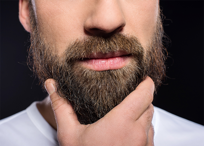 Desde que George Clooney nos enamoró con su ‘barba de tres días’ hasta hoy, el vello facial de los hombres ha cobrado mucho protagonismo en el estilismo masculino.