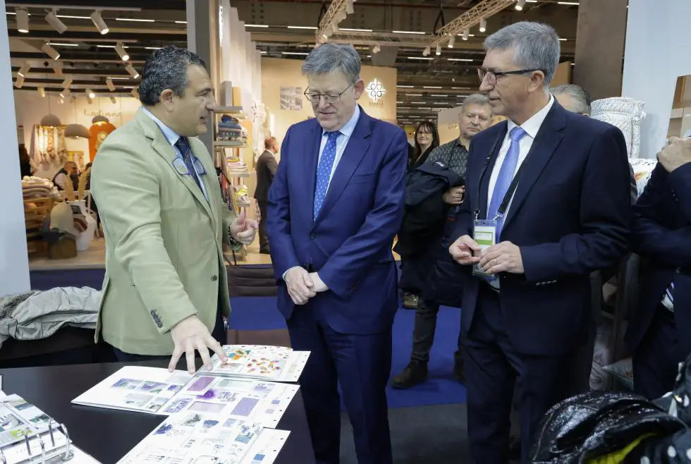 Ximo Puig visita Heimtextil y abre una línea de colaboración con la Feria de Fráncfort para que la Comunitat Valenciana sea referente del textil internacional en septiembre