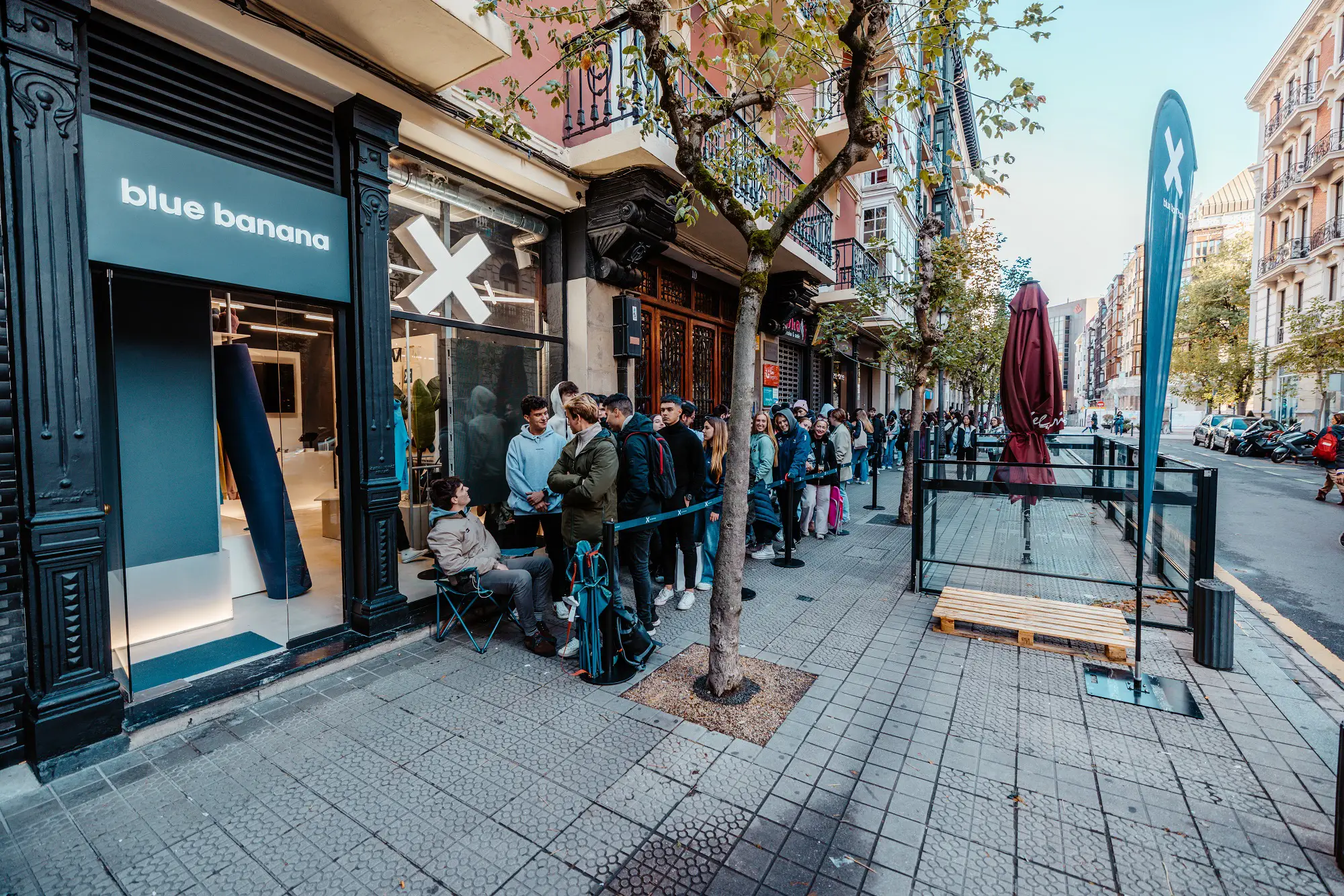 Blue Banana, la marca de sudaderas de la generación Z, aterriza en Málaga