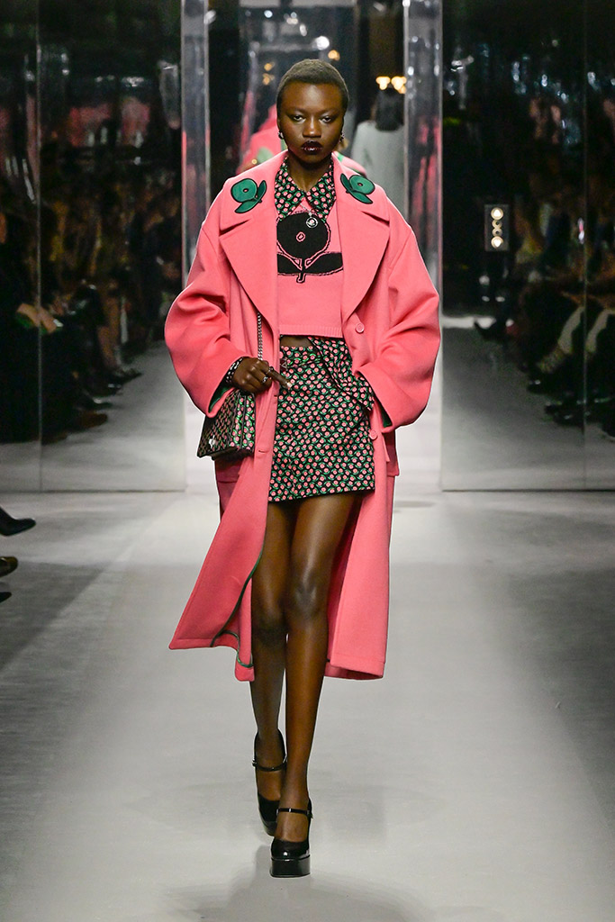 https://edicionessibila.com/wp-content/uploads/2023/02/Benetton_fw23_runway_press_look14.jpg