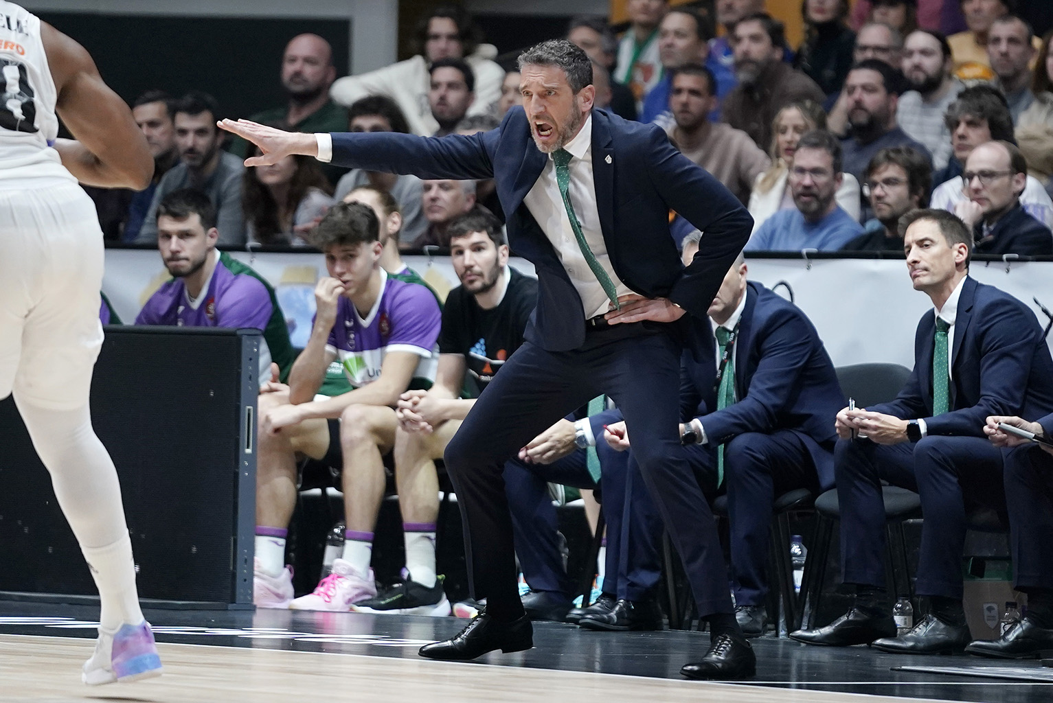 La firma española de moda masculina Boston viste al equipo técnico del Unicaja Baloncesto