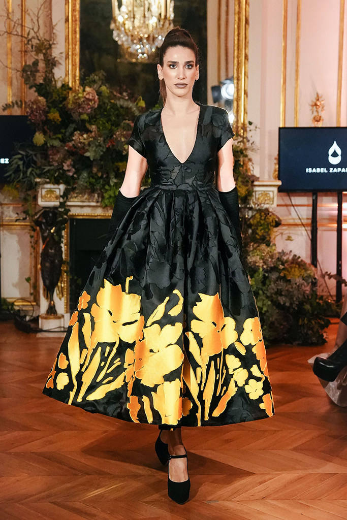 Así es Nebula, la nueva colección que Isabel Zapardiez ha presentado en la Semana de la Moda de París
