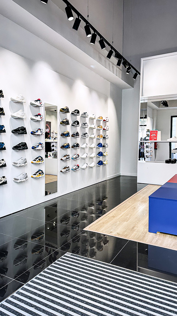 Le Coq Sportif abre una nueva pop up boutique en La Roca Village Ediciones Sibila