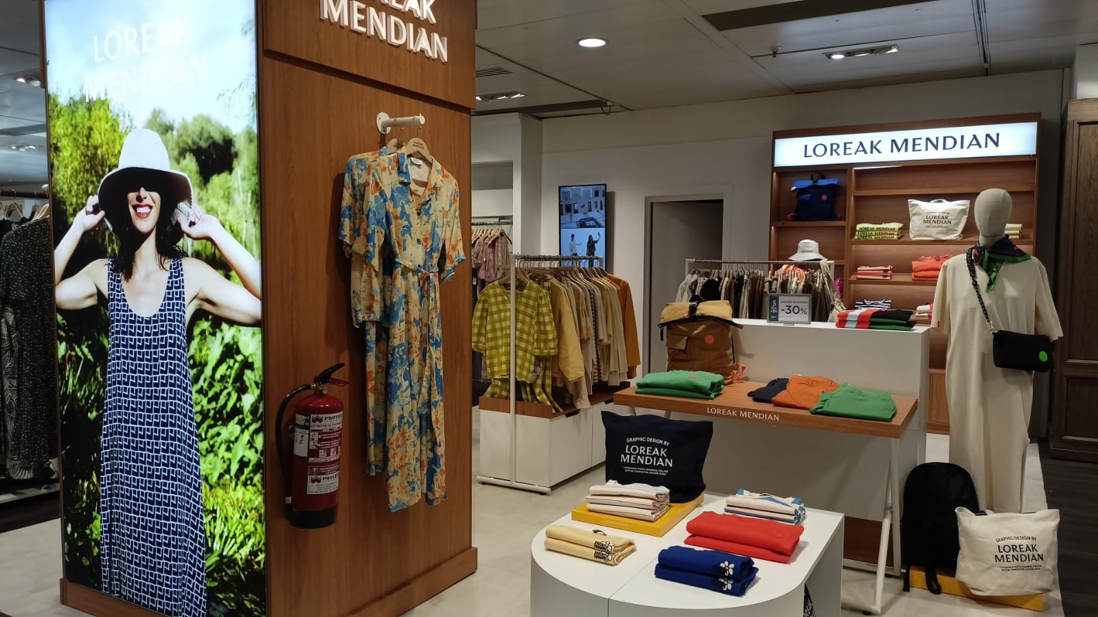 Ternua Group avanza en moda con la apertura de un nuevo corner propio de Loreak Mendian en El Corte Inglés de León