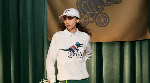 Lacoste y Netflix: el cobranding que une moda y series favoritas