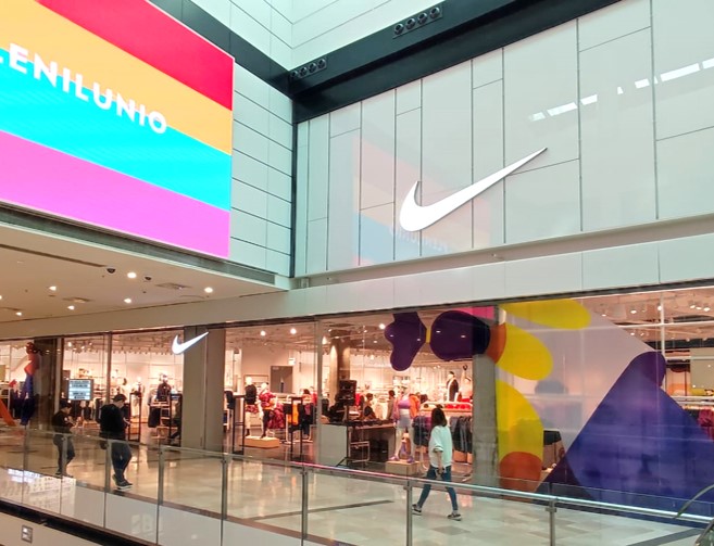 Nike incorpora nuevo concepto de tienda 'Nike live' en el centro Plenilunio Ediciones Sibila