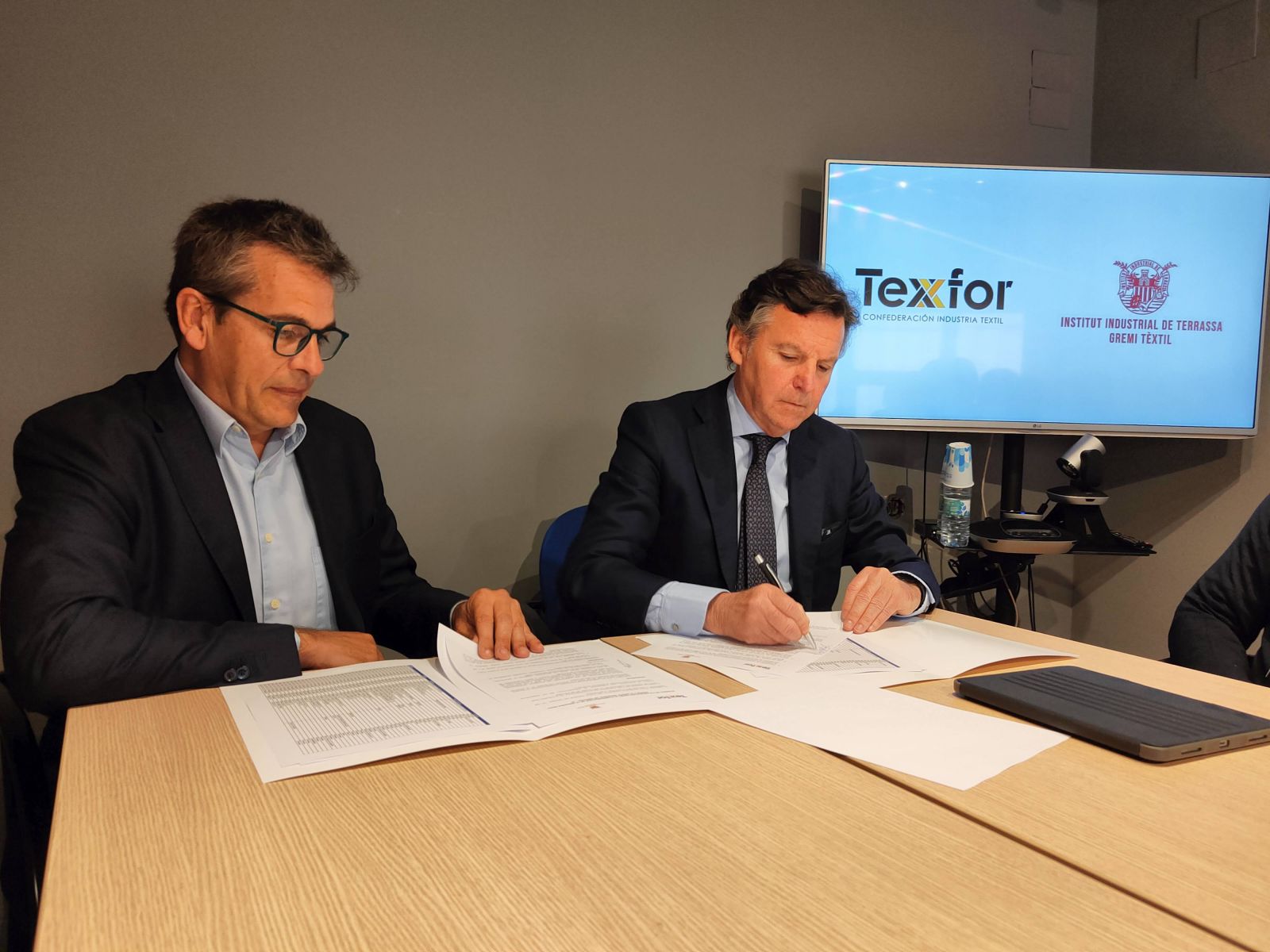 Texfor – Confederación de la Industria Textil y el Institut Industrial de Terrassa – Gremi Tèxtil refuerzan su relación con la firma de un nuevo convenio de colaboración