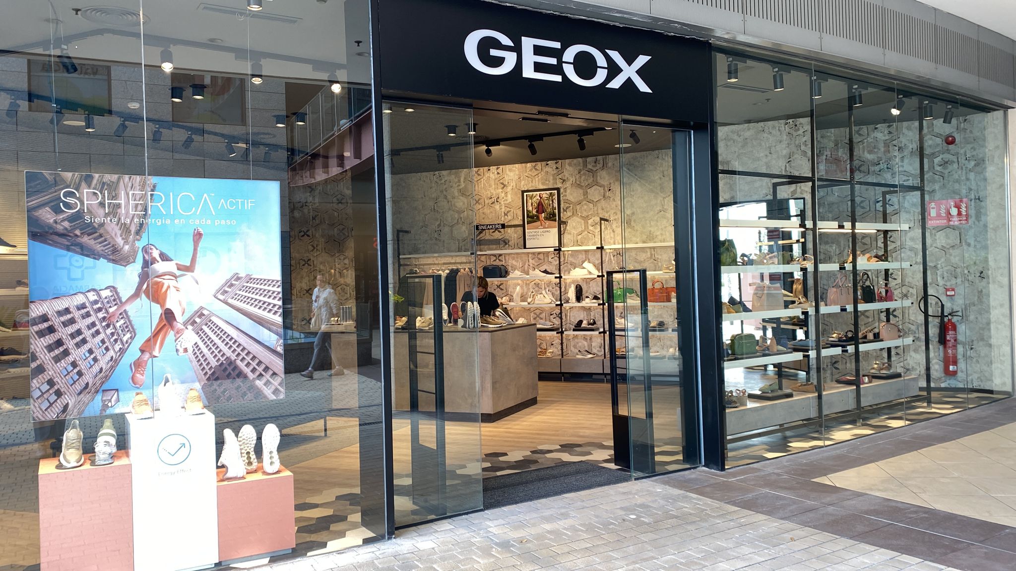 GEOX abre nueva tienda en el centro comercial  Aqua y reabre en la calle Jorge Juan de Valencia