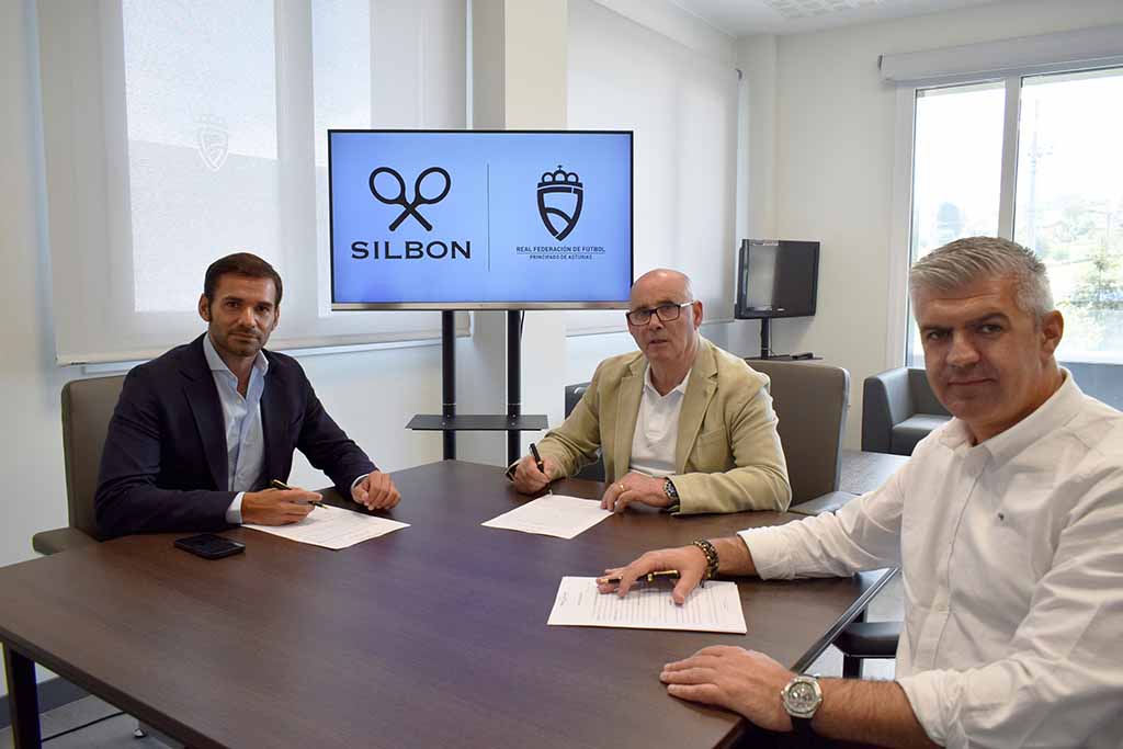 Pie de foto: Carlos Galluzzo Brand Manager Silbon, José Ramón Cuetos, Presidente. Pablo Menéndez, Vicepresidente