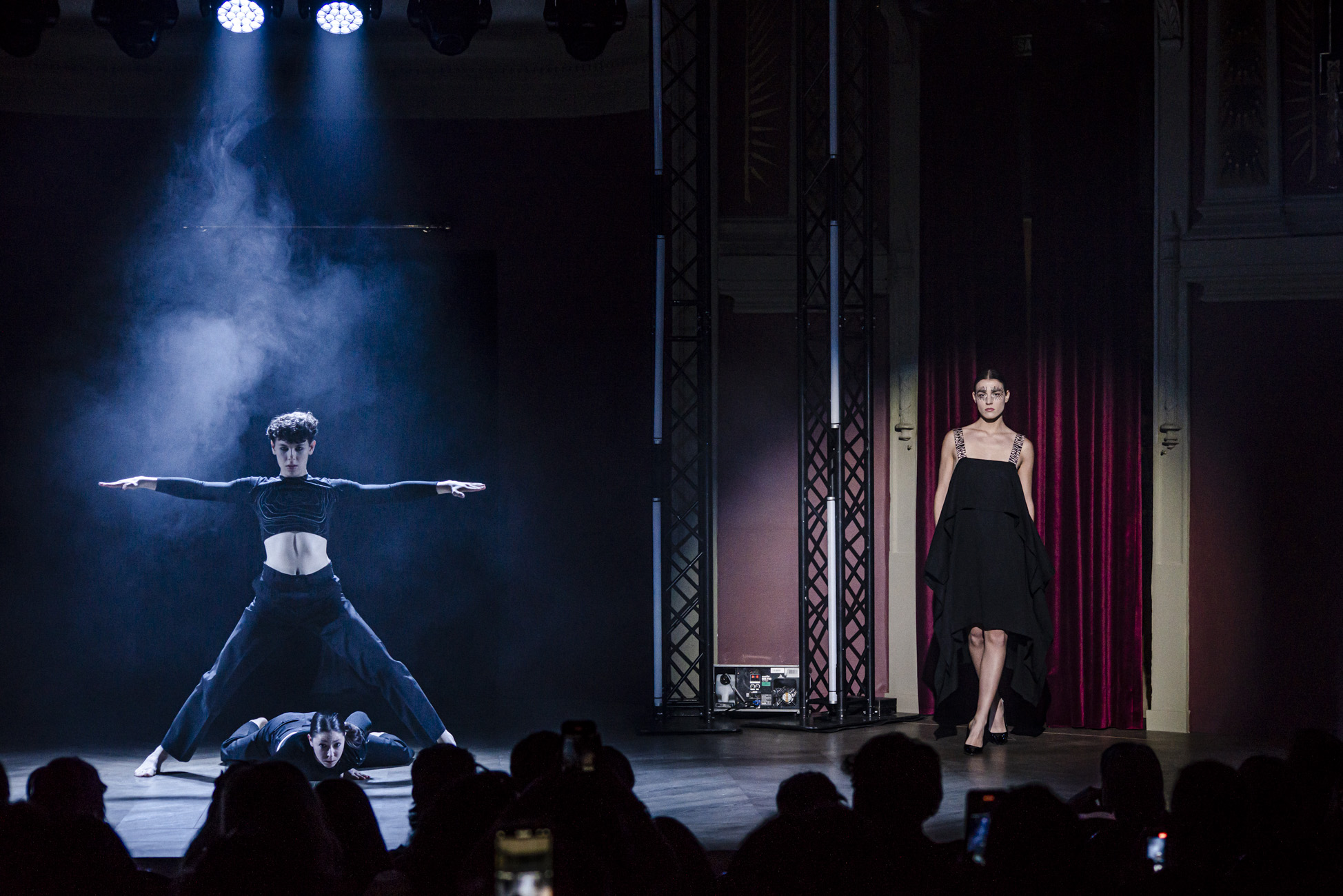Fashion Alive, el proyecto de moda sostenible, realiza su performace presentando sus diseños en el Ateneo de Madrid