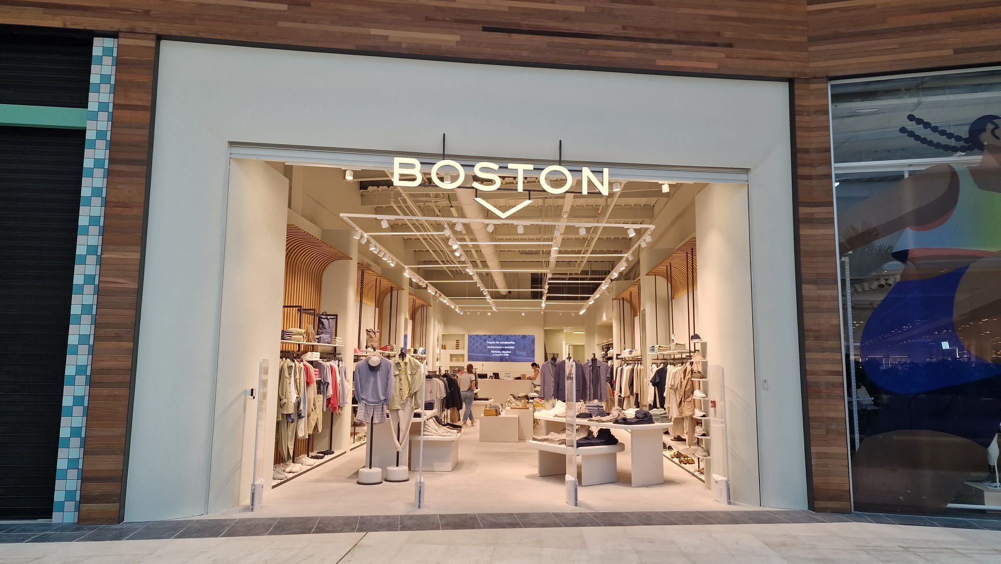La firma de moda masculina Boston abre su primera tienda en San Sebastián