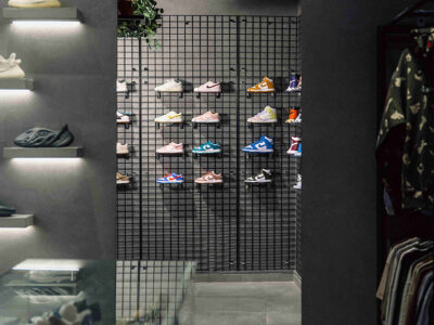 Yeezy Slides, las exclusivas y limitadas sandalias de lujo que comercializa la marca española Newcop