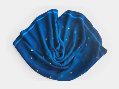 Héctor Jareño crea un fular unisex y sostenible para simbolizar los valores de la UE