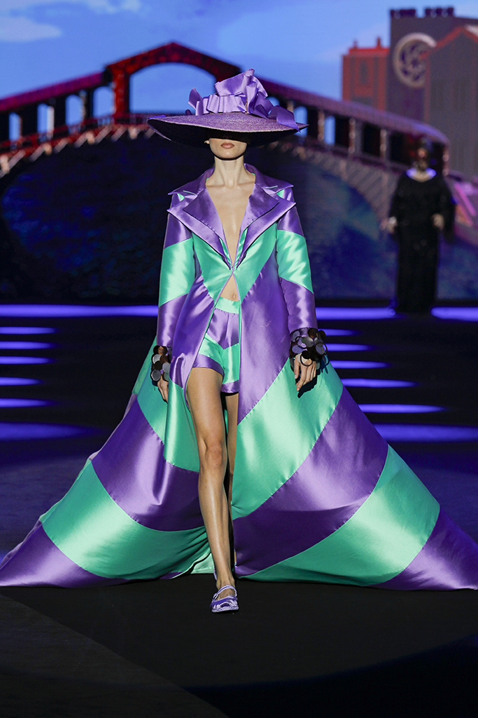 Odette Álvarez presenta Venezia Spring 24 en la 78 edición de Mercedes-Benz Fashion Week Madrid