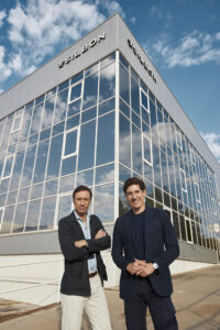 Pablo López, CEO de Silbon junto con Juan Jurado COO de Silbon en las nuevas instalaciones