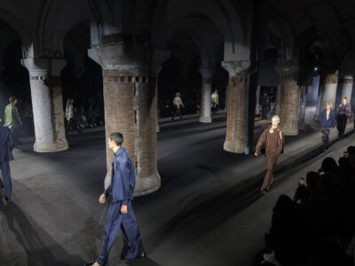 Carlota Barrera avanza su "CORE COLLECTION" sobre la pasarela de la 080 Barcelona Fashion