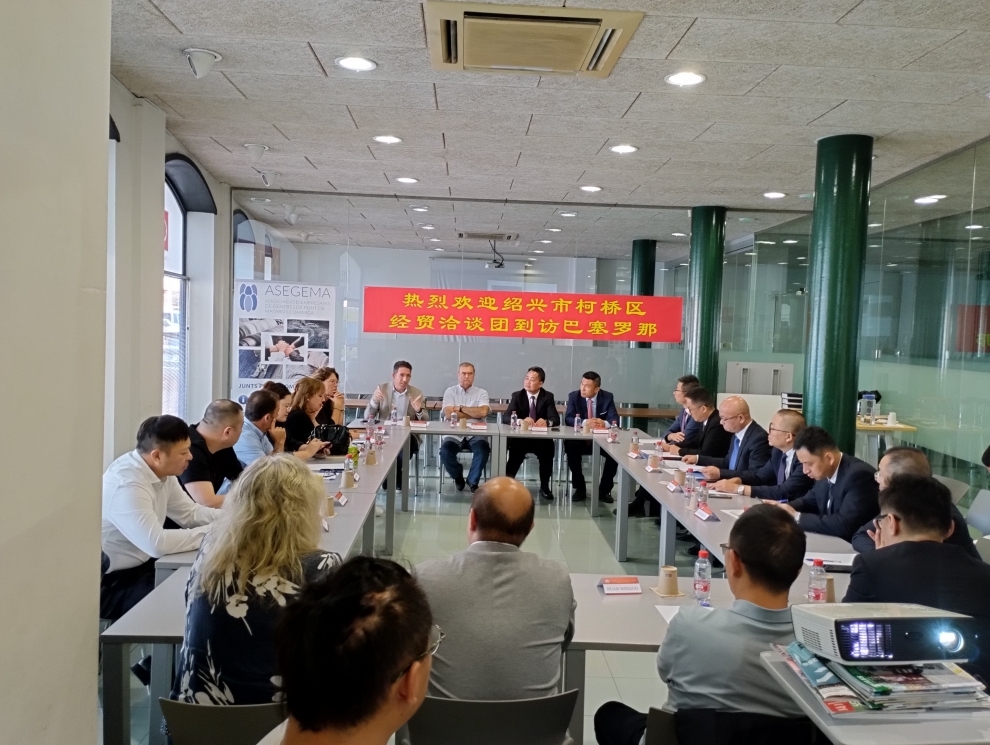 La Asociación de Empresarios de Género de Punto de Mataró y Comarca (Asegema) recibe a la Asociación de Empresarios del Textil Chinos de El Maresme