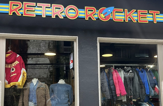 La Unión de Profesionales y Trabajadores Autónomos (UPTA) señala a la tienda Retro Rocket Vintage en Vilagarcía de Arousa como un ejemplo de innovación gracias al Kit Digital