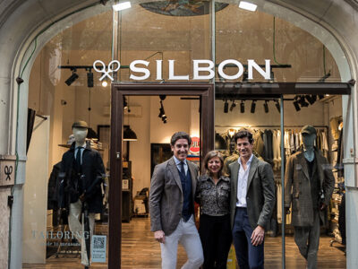 De izquierda a derecha: Pablo López, Fundador y CEO de Silbon; Claudia Bogdanov, responsable de Alianzas Estratégicas de Save the Children; y el modelo Oriol Elcacho.