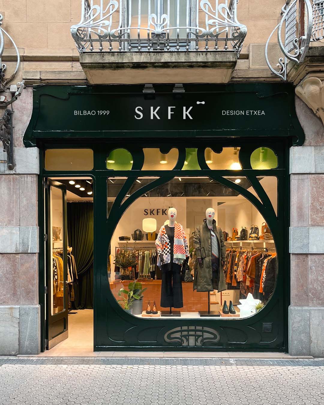 SKFK continúa con su expansión y abre tienda propia en Donostia