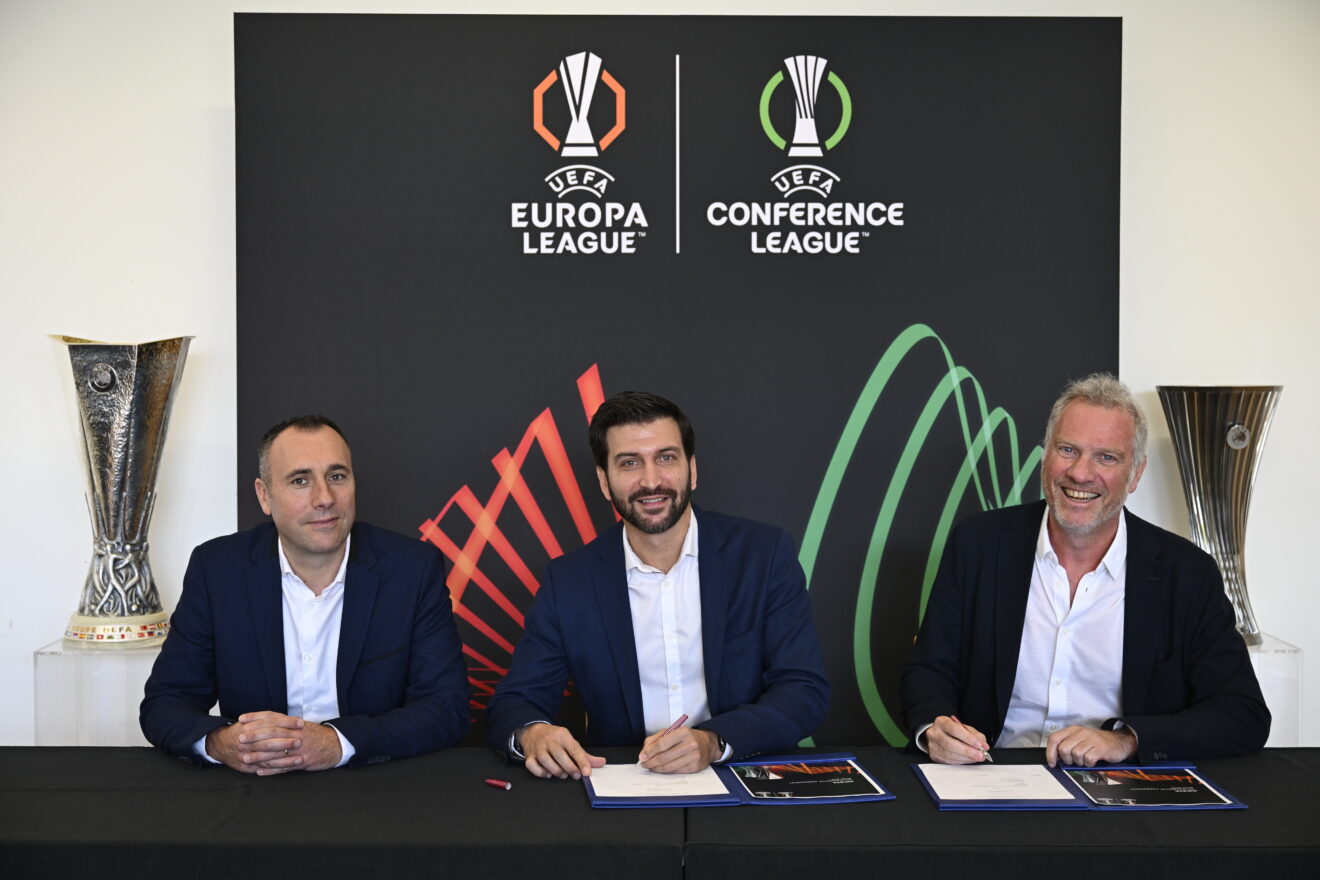 La UEFA elige a KIPSTA de Dectahlon como proveedor oficial de balones para la UEFA Europa League y la UEFA Europa Conference League