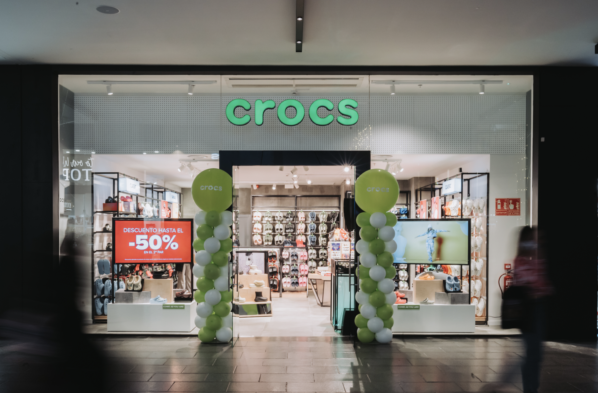 Crocs inaugura su primera tienda en Barcelona