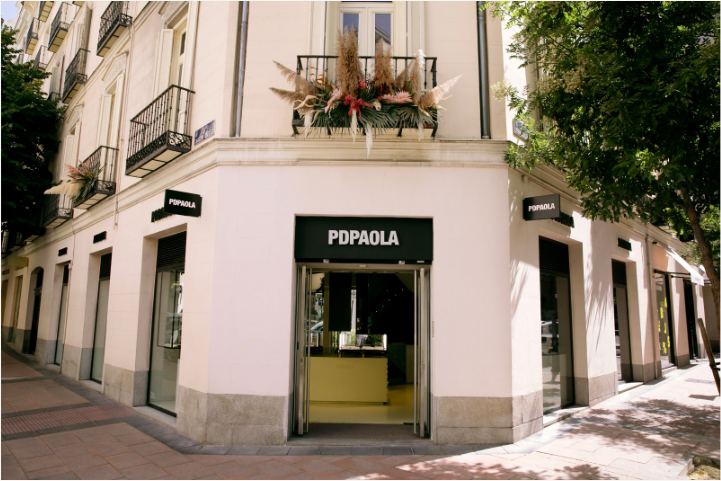 PDPAOLA refuerza su presencia en retail con la apertura de su primera tienda en Ibiza