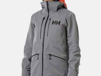 Helly Hansen crea la W Elevation Infinity 3.0, la chaqueta de esquí para mujer que lo tiene todo